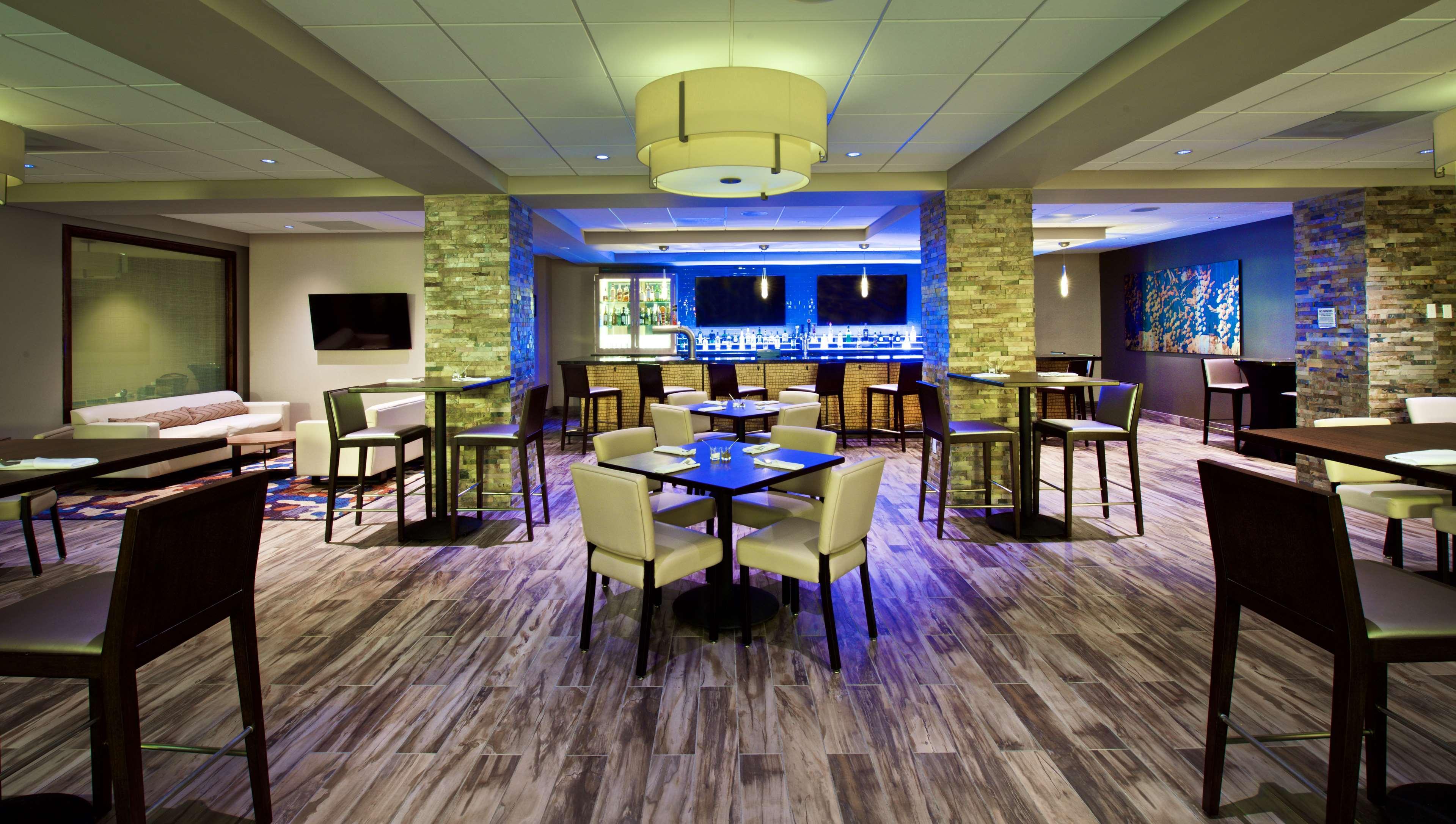 Embassy Suites By Hilton Portland Tigard Exterior photo